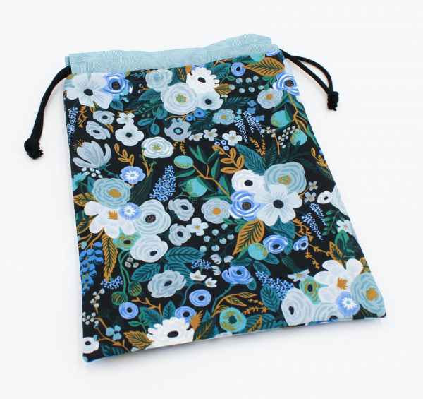 Projektbeutel / Handarbeitsbeutel mit Kordel Garden Party schwarz/blau